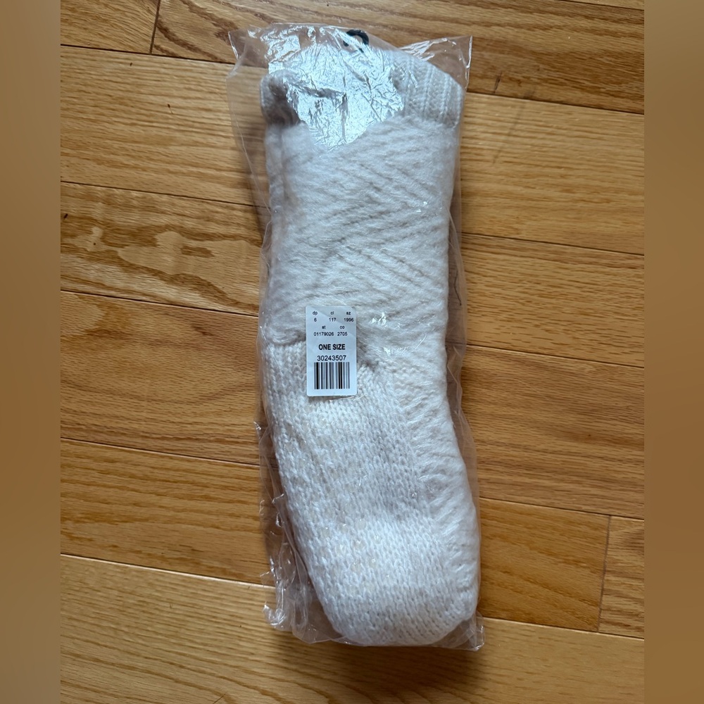 BRAND NEW Express Cozy Slipper Socks in Cream